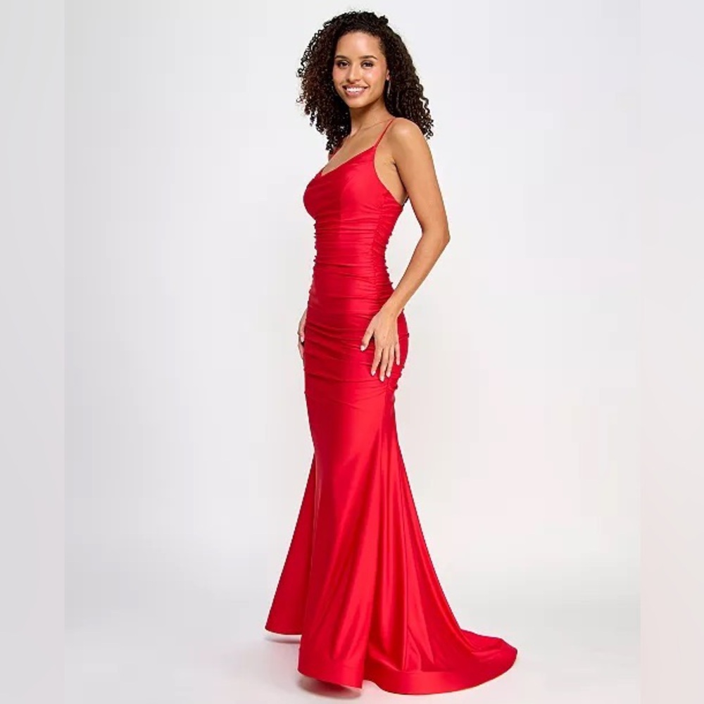 B DARLIN Womens Fitted Small Train Adjustable Spaghetti Strap Gown Dress Size 0
